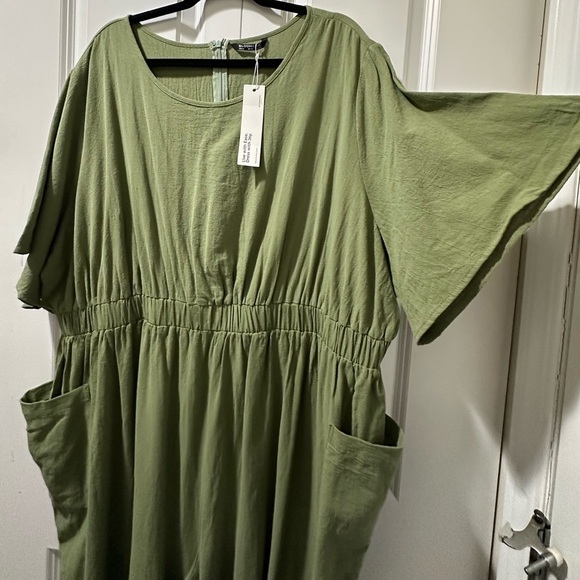 BloomChic Plus Size 4XL Solid Elastic Waist Patched Pocket Jumpsuit - Picture 8 of 9